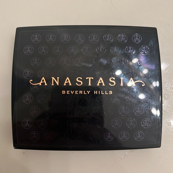 Anastasia blush trio in PEACHY LOVE - Picture 1 of 5
